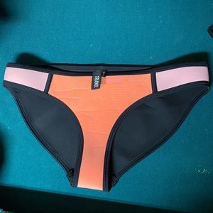Triangl bikini bottoms size small